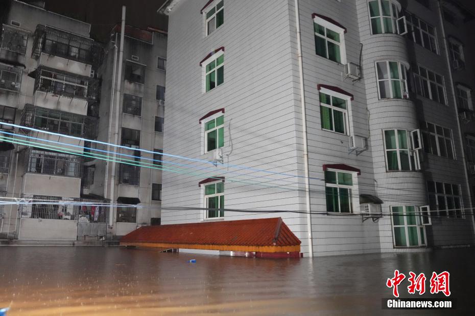 直击湖南平江县洪水受灾现场各方力量彻夜救援(图7)