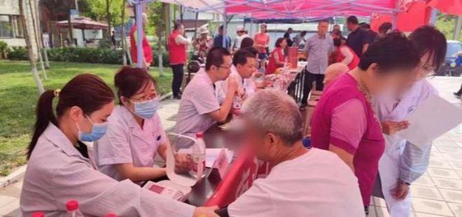 济南市中心医院开展“早诊早治科学防癌”系列活动(图1)