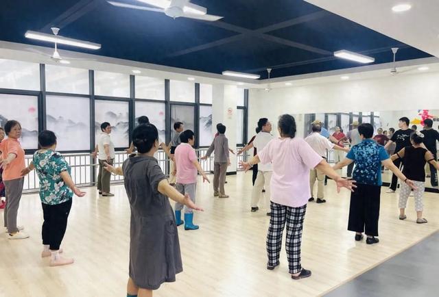 共筑健康防线让老年人在“家门口”安享晚年(图1)