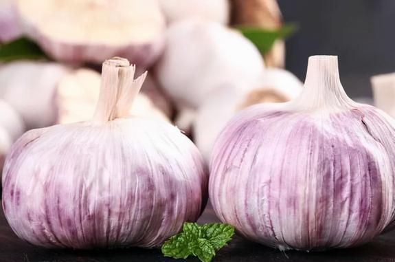 拿大蒜在眉毛上擦两下会有什么好处？马上告诉你答案(图3)