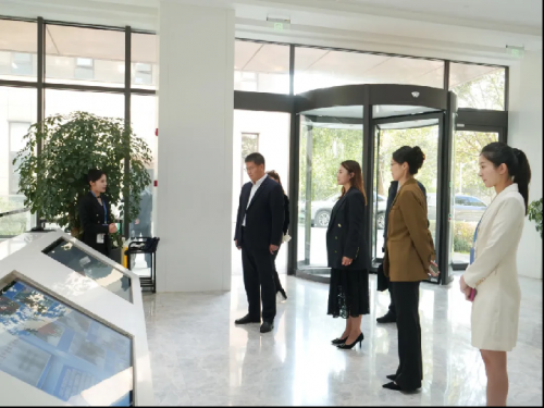 黑龙江省伊春市铁力市市委书记吕晓光一行莅临华夏源细胞集团考察指导(图1)