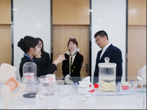 黑龙江省伊春市铁力市市委书记吕晓光一行莅临华夏源细胞集团考察指导(图2)