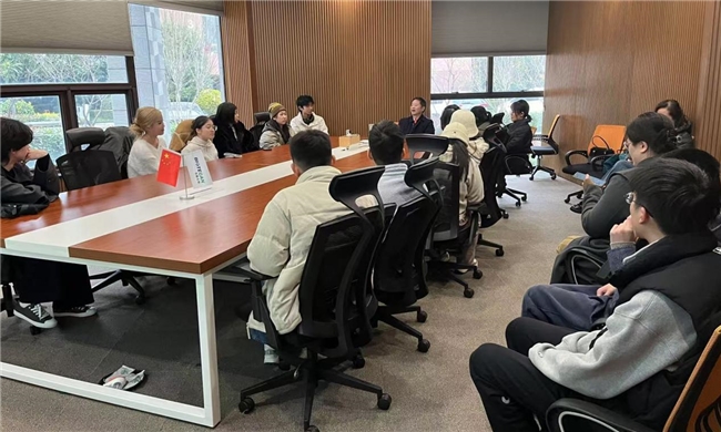 以行促学上海国际名校WLSA师生走进上海宝藤生物公司(图1)