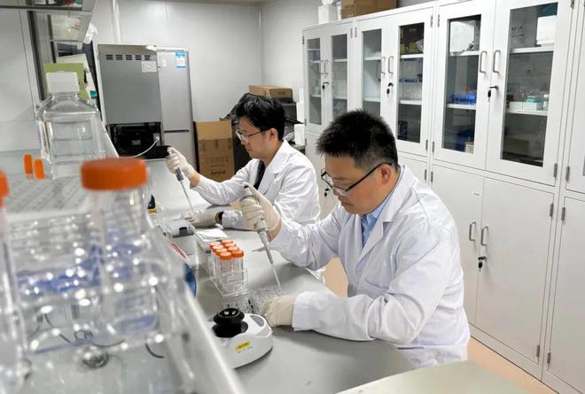 他突破了肝细胞来源匮乏的瓶颈难题！【匠人故事】(图2)