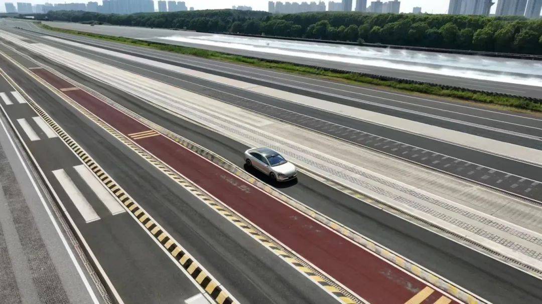 避免170万次碰撞后鸿蒙智行用曲线为主动安全拓维(图1)