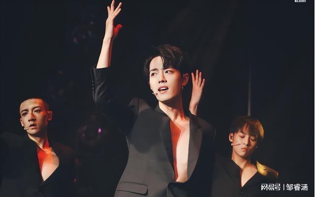 大湾区晚会结束刚1天33岁肖战就因一场表演实现口碑暴涨！(图18)