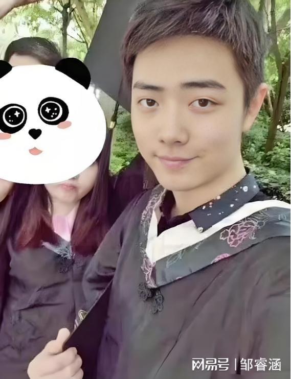 大湾区晚会结束刚1天33岁肖战就因一场表演实现口碑暴涨！(图15)