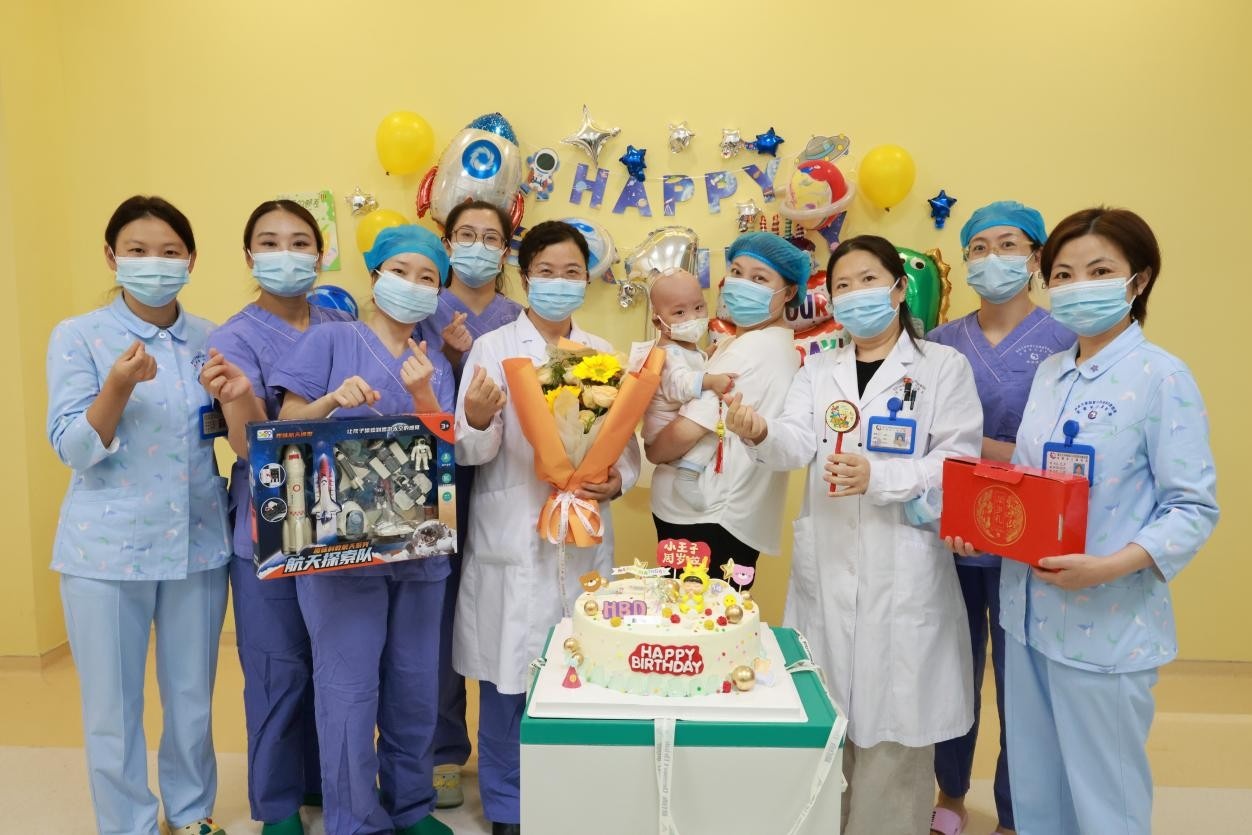 生命的礼物：1岁神经母细胞瘤患儿成功出仓(图2)