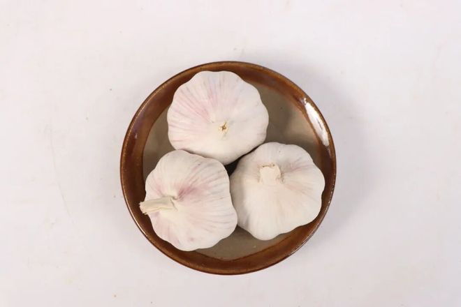 延寿114%效果超二甲双胍！Cell子刊：大蒜中的天然成分能延寿还能防癌、调代谢(图1)